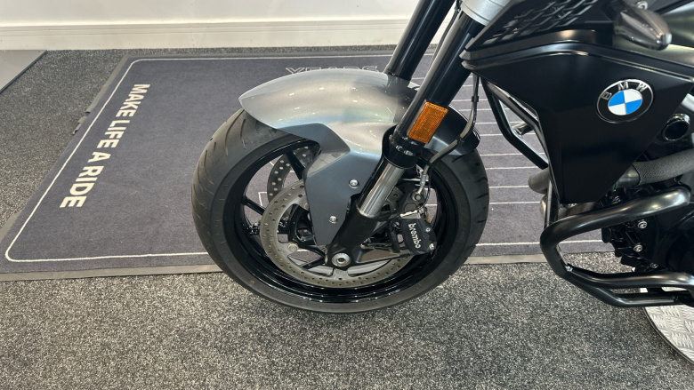 BMW F900 R